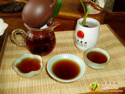 龙润茶2006年826熟饼 云南普洱陈年熟茶精品普洱茶七子饼包邮